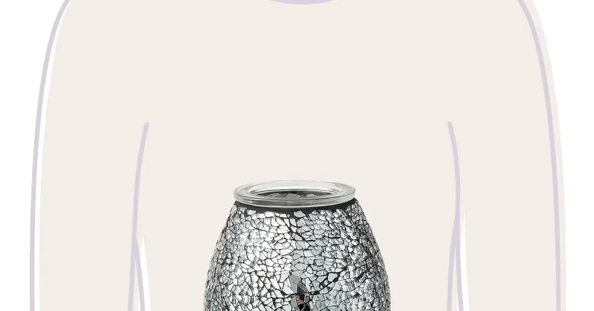 Scentsy Glowing Core Warmer and 9 Sleeves deals