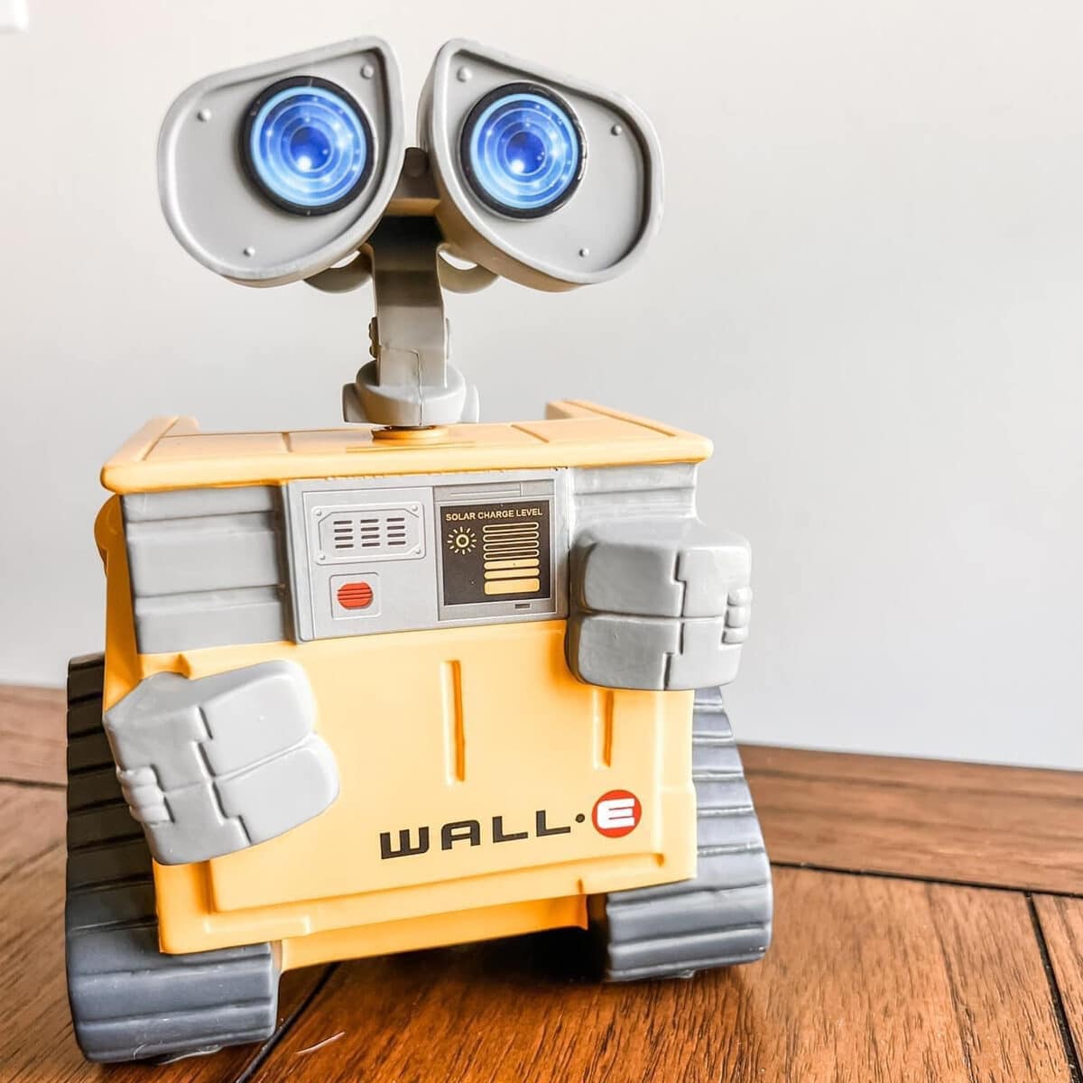 Popular WALL E AND Stitch Scentsy Warmers NIB