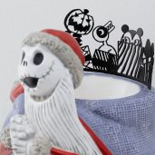 Santa-Jack-Skellington---Scentsy-Plugin-Mini-Warmer-with-Wall-Plug-Close-Up